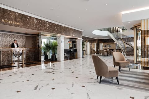 Lobby or reception, Seating area, elevator