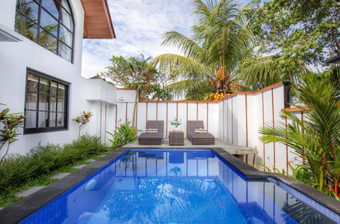 Patio, Day, Garden, Garden view, Pool view, Swimming pool, sunbed