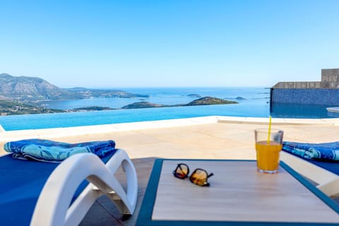 Patio, Day, Natural landscape, View (from property/room), Balcony/Terrace, Mountain view, Pool view, Sea view, Swimming pool, sunbed