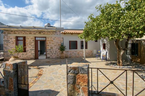 Patio, Facade/entrance, Garden