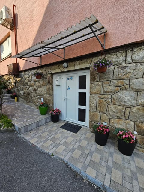 Property building, Facade/entrance, Day