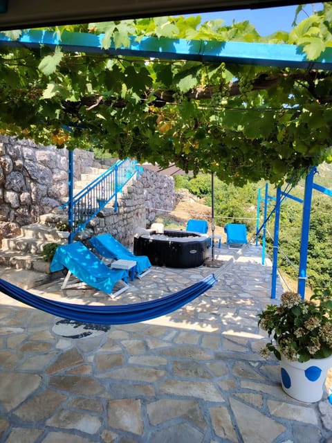 Etno house HAPPY VILLAGE House in Montenegro