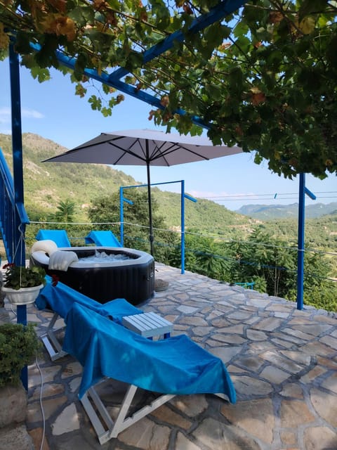 Etno house HAPPY VILLAGE House in Montenegro