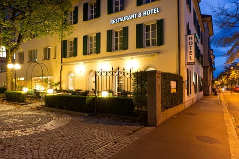 Restaurant/places to eat, Facade/entrance