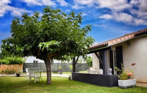Patio, Facade/entrance, Garden view