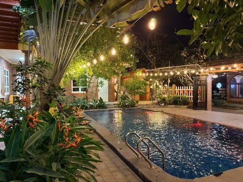Swimming pool