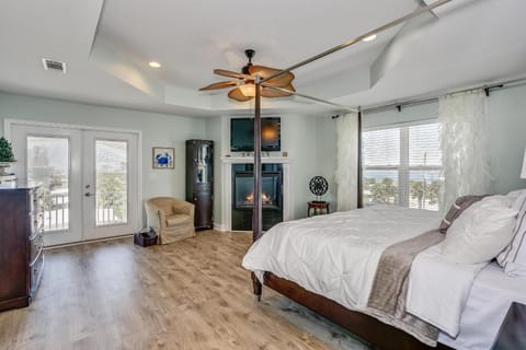 Latitude Adjustment 300 VDL House in Pensacola Beach