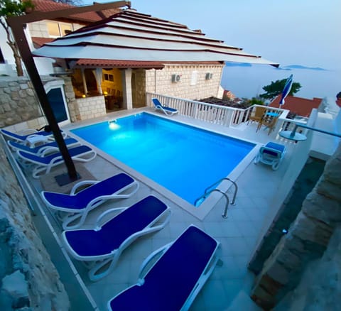 Pool view, Sea view, Swimming pool, sunbed