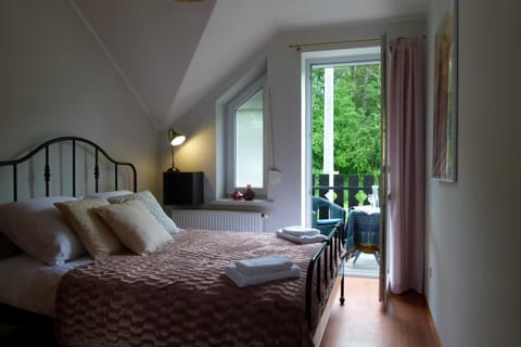Bed, Balcony/Terrace, Photo of the whole room, Bedroom, Garden view