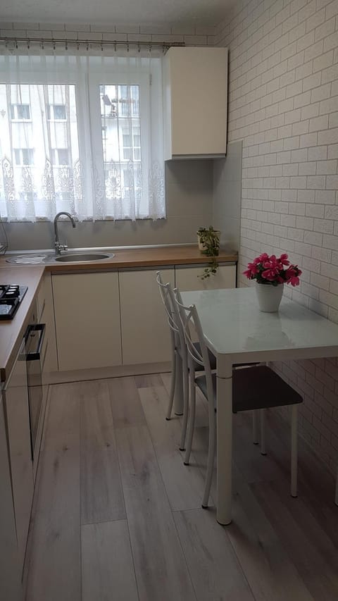 Dining area, dishwasher, kitchen