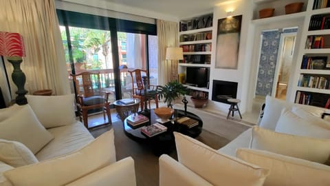 Library, Living room, Seating area
