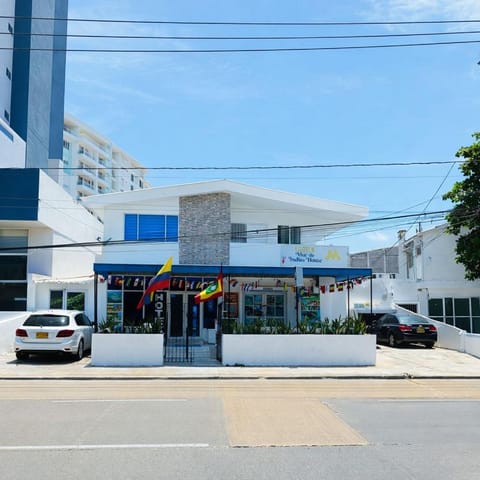 Facade/entrance