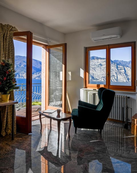 Villa Nadya by GardaDoma House in Brenzone sul Garda