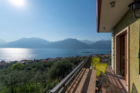 View (from property/room), Balcony/Terrace, Balcony/Terrace, Lake view, Mountain view