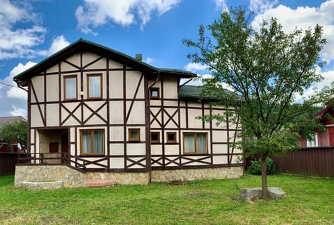 Property building, Patio, Summer, BBQ facilities, Game Room, Library, View (from property/room), Balcony/Terrace, Kitchen or kitchenette, Hiking, Garden view, Mountain view, children, young children, Family, Parking, flat iron, internet, locker, washing machine, kitchen