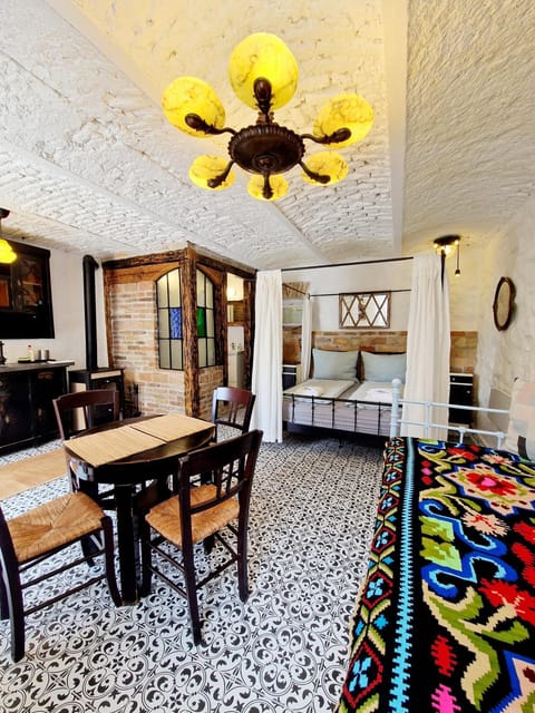Kitchen or kitchenette, Photo of the whole room, Seating area, Dining area, Bedroom