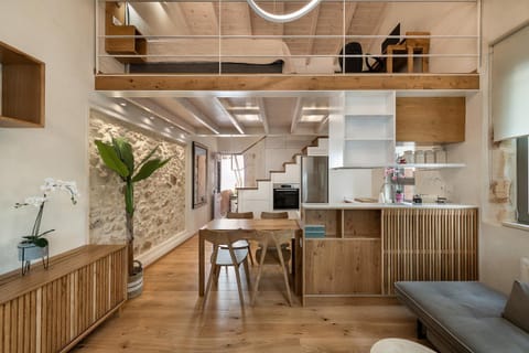 Kitchen or kitchenette, Living room, Seating area, Dining area, oven