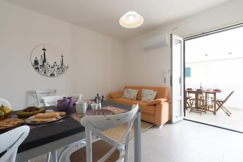 Balcony/Terrace, Living room, Seating area, Dining area