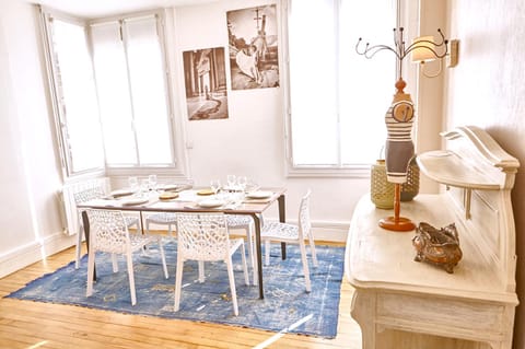 Living room, Dining area