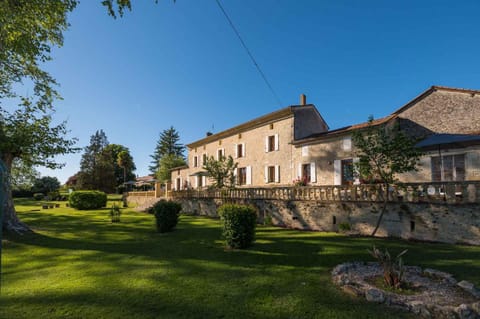Property building, Facade/entrance, Spring, Day, Natural landscape, Garden, Garden view, Landmark view