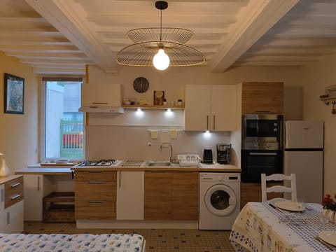 Coffee/tea facilities, Dining area, minibar, pet friendly, stove, washing machine