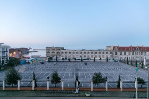 View (from property/room), View (from property/room), Landmark view, Sea view, Location, Parking