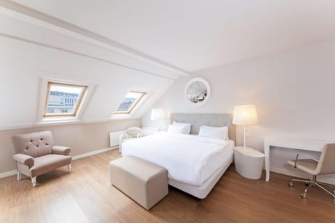 Photo of the whole room, On site