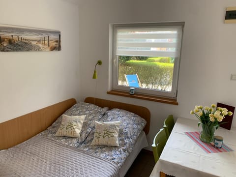 Bed, Living room, Photo of the whole room, Seating area, Bedroom, towels