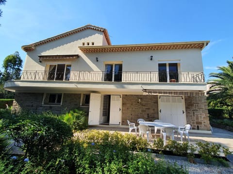 Villa au calme 500 m plages et port santa lucia Villa in Saint-Raphael