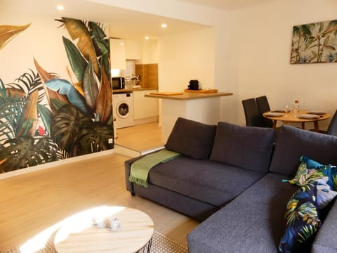 Living room, Decorative detail, Seating area