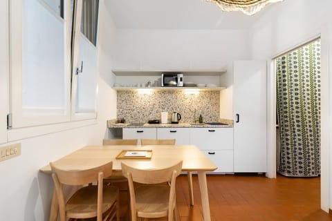 Property building, Kitchen or kitchenette, Living room