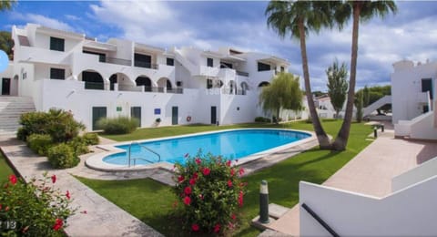 Property building, Garden, Garden view, Pool view, Swimming pool, sunbed