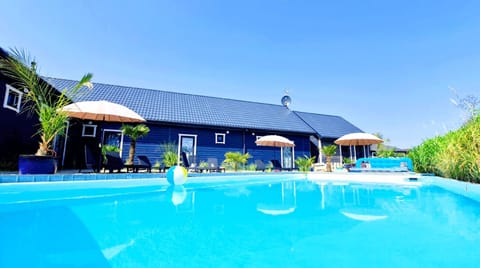 Property building, Swimming pool, Swimming pool