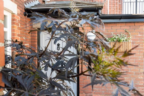 The Dartmouth Boutique B &B Bed and Breakfast in Dartmouth