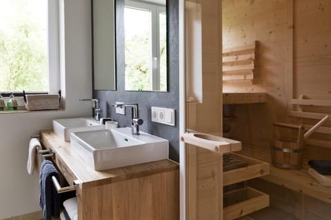 Sauna, Bathroom