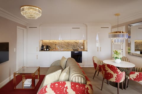 TV and multimedia, Kitchen or kitchenette, Living room, Seating area, Dining area, minibar