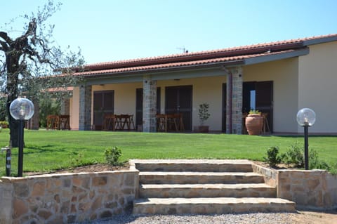 Patio, Facade/entrance