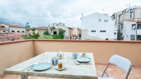 Balcony/Terrace, Street view