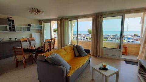 Living room, Sea view