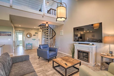 Heated Pool, Steps to Beach Indian Shores Condo! Apartment in Indian Shores