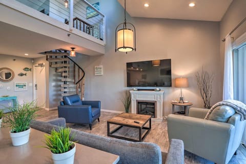 Heated Pool, Steps to Beach Indian Shores Condo! Apartment in Indian Shores