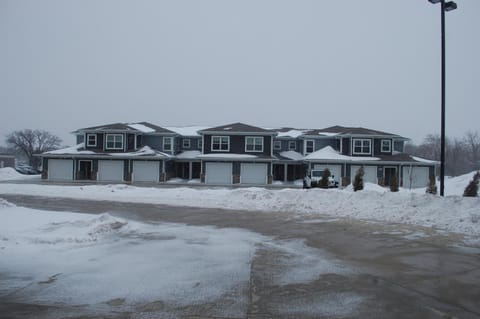 Spring Lake Suites Hotel in Mason City