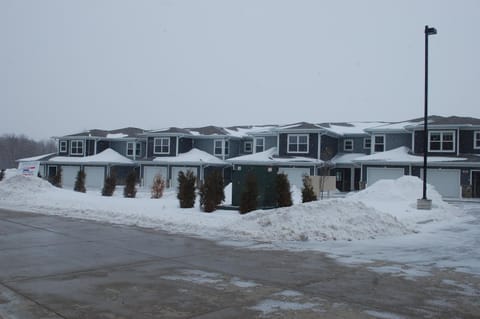 Spring Lake Suites Hotel in Mason City