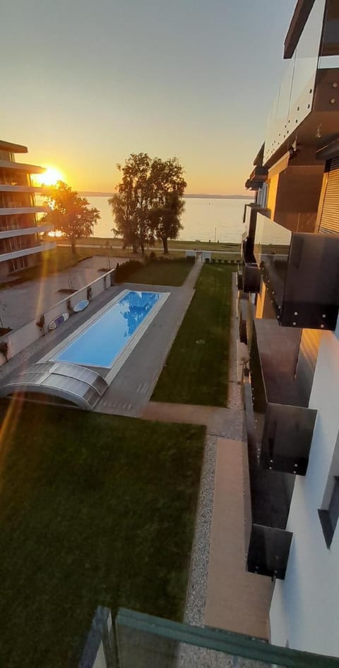 Balcony/Terrace, Lake view
