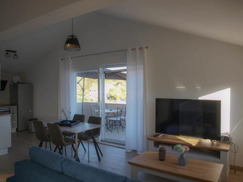 TV and multimedia, Dining area