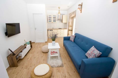 Communal lounge/ TV room, Living room, Seating area