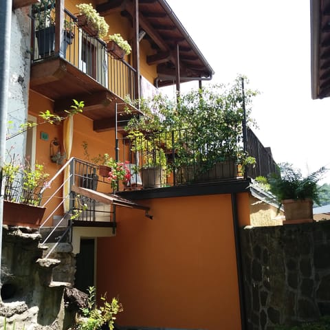 Facade/entrance, Balcony/Terrace