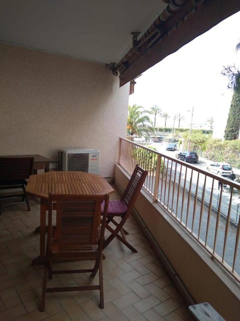 GOLFE JUAN 3P MER PARKING Apartment in Antibes