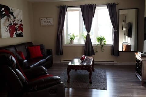 2-Bedroom Apartment Sweet #2 by Amazing Property Rentals Apartment in Gatineau