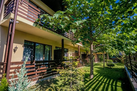 Property building, Day, Garden, Garden view